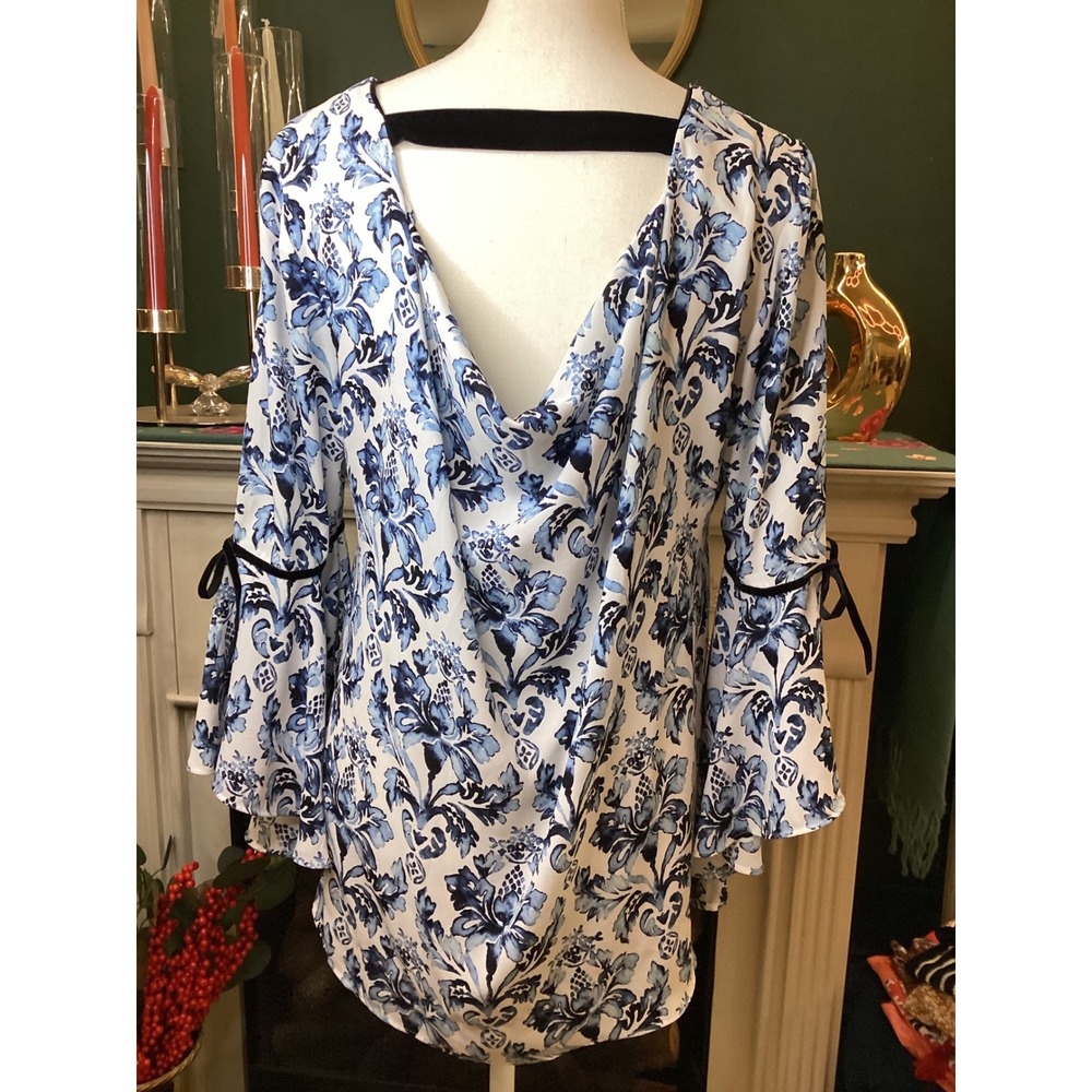 White House Black Market Blue Floral Bell Sleeve V Neck Top Size 8